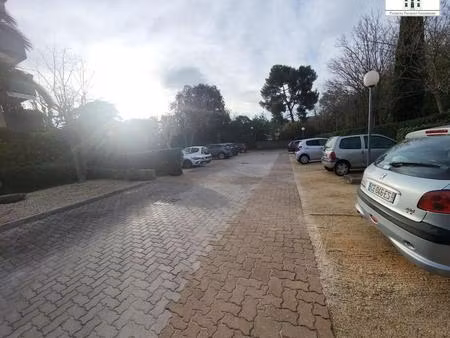 parking a louer saint barnabe