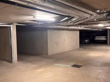 garage box à louer lyon