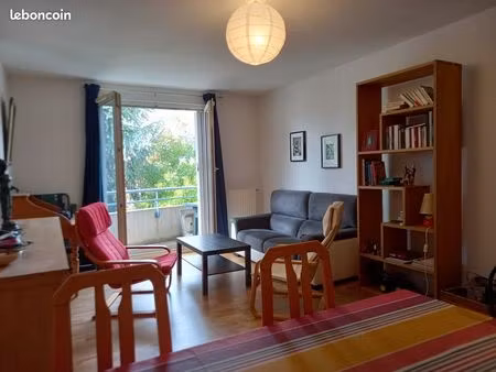 chambre meublée dans appartement calme - locataire occupant principal (1 an)