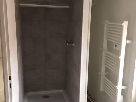 f 3