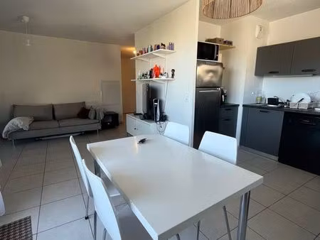 location t2 meublé 38100 avec balcon
