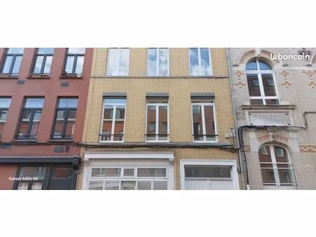 t2 rénové à louer lille rue des stations