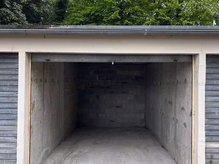 location garage fermé cauderan centre