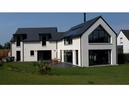 belle contemporaine de 2014 - arzon  presqu'île de rhuys -178 m² habitables sur parcelle..
