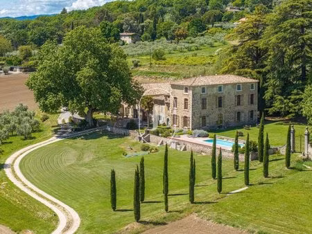 bastide du xviiie siècle restaurée et corps de ferme rénovés – charme ancien et...