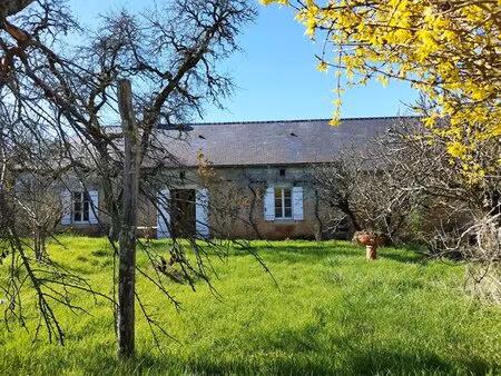 maison de bourg sur un terrain clos de 2365m²