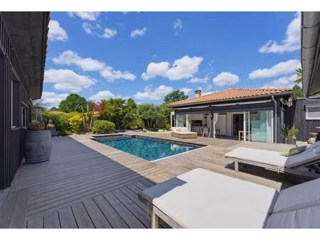 villa avec 5 chambres  dépendance  piscine et garage à martignas