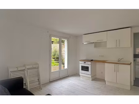 location appartement  m² t-2 à arcueil  899 €
