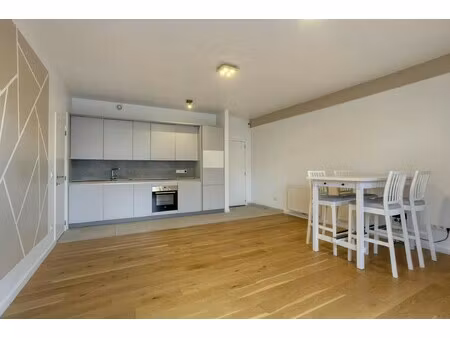 appartement 3 slaapkamers met ruim terras en staanplaats