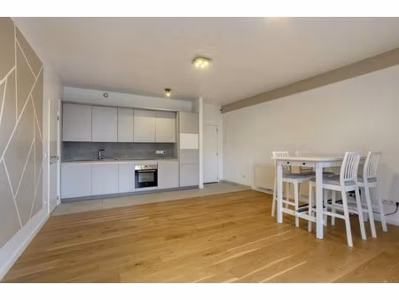 appartement 3 slaapkamers met ruim terras en staanplaats