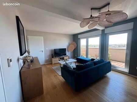 4 pièces traversant avec terrasse sans vis-à-vis – place de l’étoile