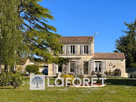 maison ancienne en pierre avec dépendance et terrain 1400 m² proche commerces et écoles à 