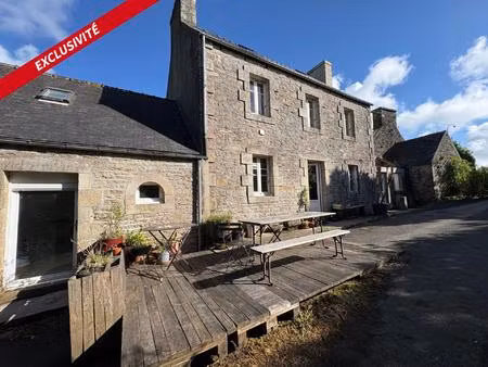 maison de campagne avec 2 champs