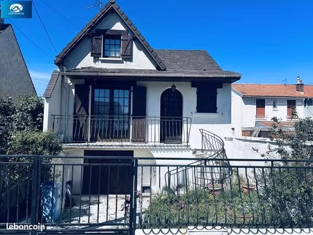 villa 4 pièces 75 m²