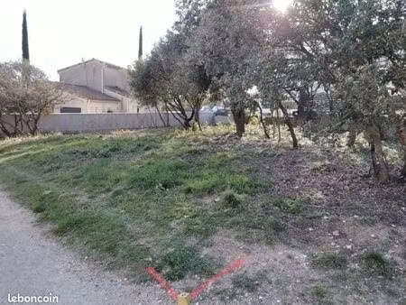 terrain 372m2 la garde adhémar