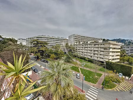 cannes - étage élevé  appartement de 3 pièces avec terrasse d'angle sud cave