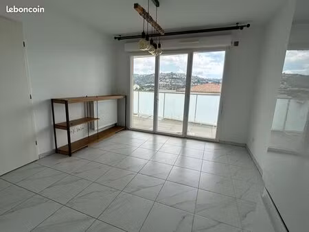 beau 2 pièces avec terrasse et vue dégagée