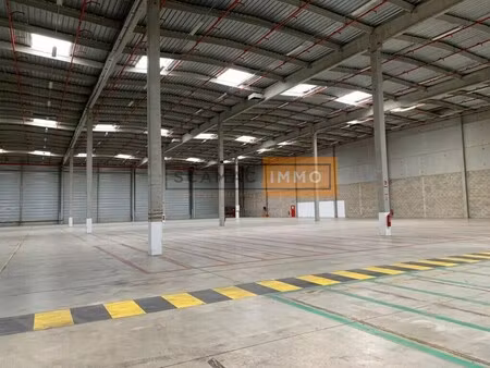 location entrepôt gargenville 78440 8460m²