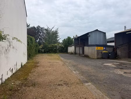 local de stockage à louer - 445 m² - bail de 1 an