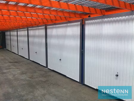 parking / box istres 15 m2