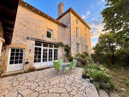 vente maison à vouillé (86190) : à vendre / 197m² vouillé