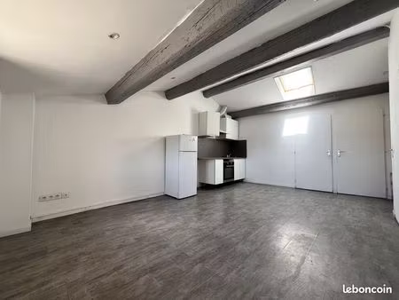 à louer – appartement 3 pièces sous combles – béziers