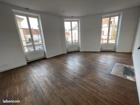 charmant f2 50 m² en centre village — gare & commerces à deux pas