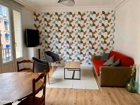 reims hyper centre : t5 meuble lumineux de 96 m2 habitables proche toutes commodités + gar