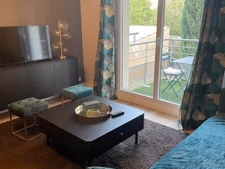 appartement t2 meuble avec place de parking couverte