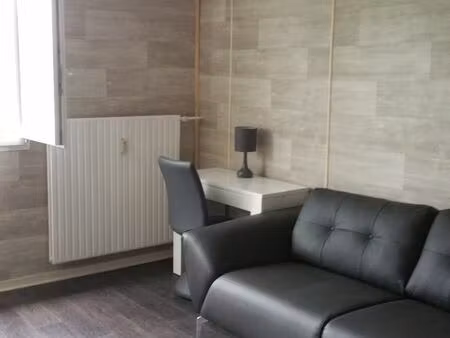 t1 meublé contemporain 30 m² – cuisine séparée – parking privé – metz‑vallières