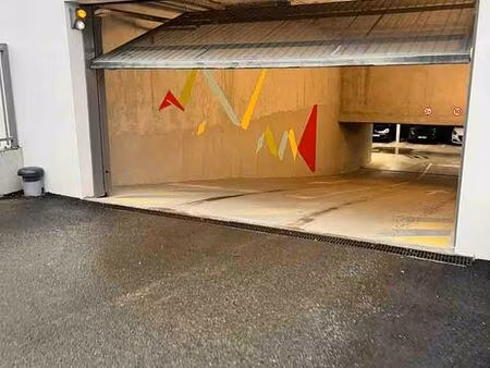 place de parking sécurisée en sous-sol – résidence récente