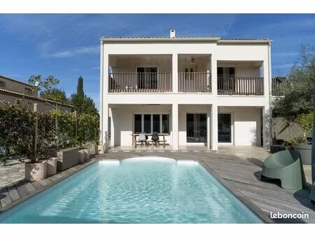 villa 7 pièces 211 m²