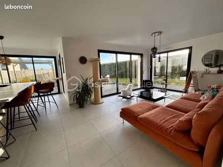 maison contemporaine de 122 m² à la ville-es-nonais