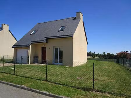 location maison à saint-méen-le-grand (35290) : à louer / 69m² saint-méen-le-grand