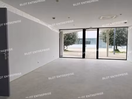 vente commerce ploeren 56880 50m²