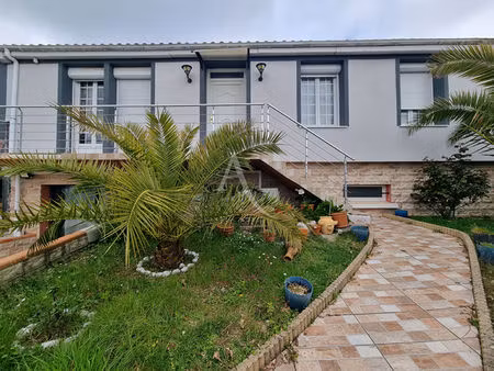 basse-goulaine proche bourg - maison familiale 4 chambres avec piscine