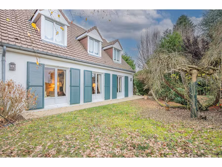 exclusivité - maison familiale avec jardin arboré + double garage