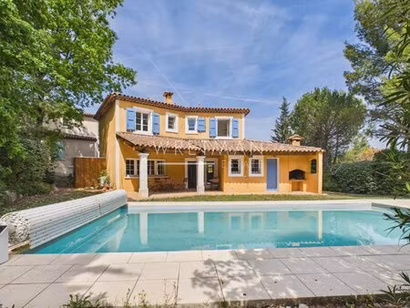 villa avec piscine dans un domaine avec possibilité d’y vivre à l’année - fayence