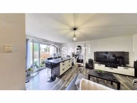 t2 avec balcon et piscine  résidence sécurisée