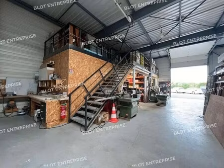 location local d’activités crevin 35320 350m²