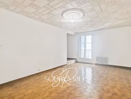 maison de ville située au coeur de la bastide de carcassonne  75 m2