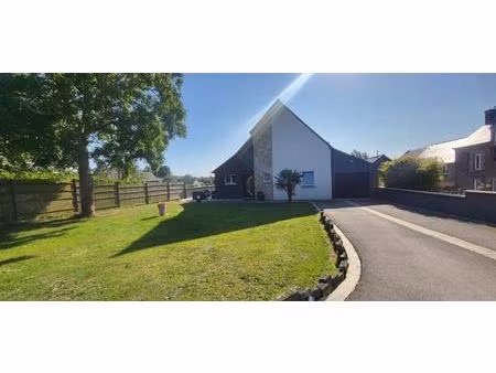 maison de 2016 au volume généreux au calme