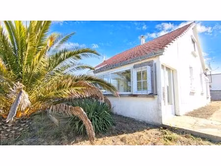 charmante maison à rénover à 700 m de l'océan et du centre ville