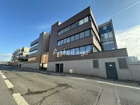 location bureaux 305 m²
