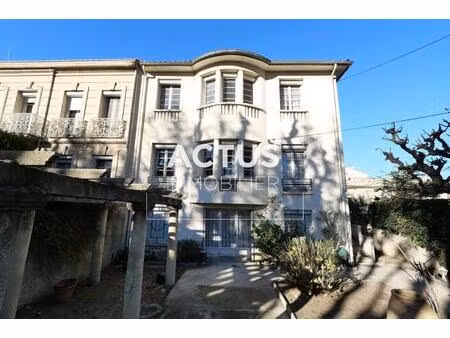 maison divisée en 3 appartements en plein centre de salon d