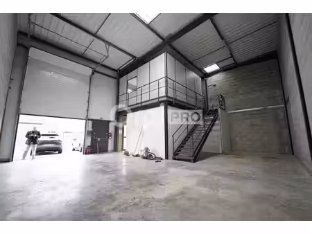 location local d’activités 143m²