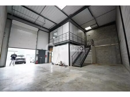 location local d’activités genay 69730 143m²