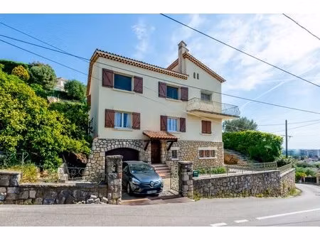 opportunité - exclusivité  maison indépendante - mandelieu-la-napoule de 167 m2 en r+2 sur