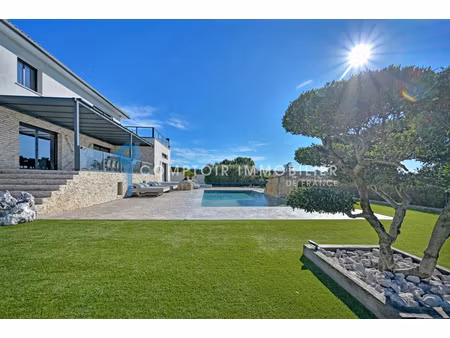villa 8pièce(s) 4chambre(s) 380 m² uzès (30700)