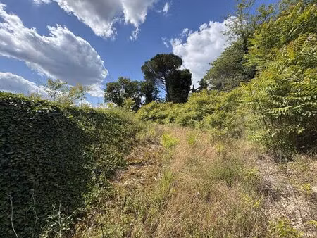 terrain constructible d'environ 2000 m² au coeur de souillac (lot)